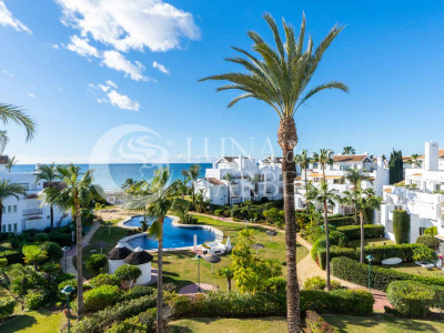 Penthouse for sale in Los Monteros Palm Beach, Marbella East