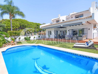 Villa for sale in Huerta Belón, Marbella