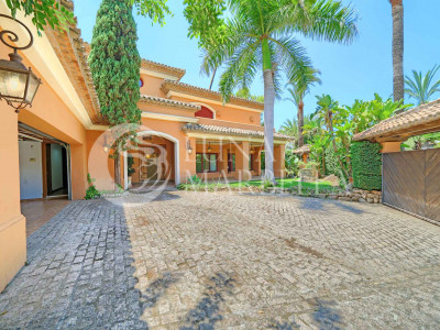 Villa en venta en Marbella Golden Mile