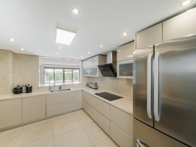 Apartamento en venta en Las Lomas del Marbella Club, Marbella Golden Mile