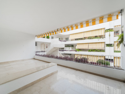 Apartamento en venta en Las Lomas del Marbella Club, Marbella Golden Mile