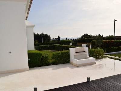 Villa  for rent in  Lomas de Puente Romano, Marbella Golden Mile