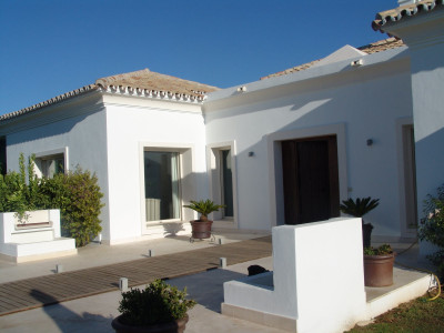 Villa  for rent in  Lomas de Puente Romano, Marbella Golden Mile