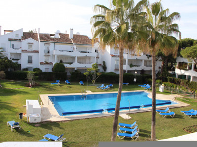  Penthouse with nice open views for sale in El Presidente, Estepona 
