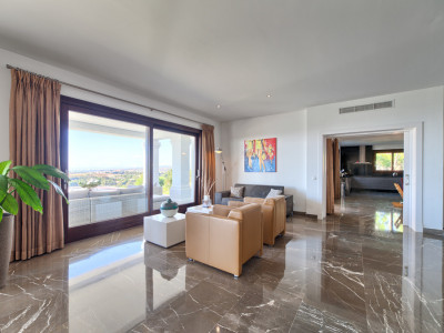 Villa for sale in Los Flamingos Golf, Benahavis