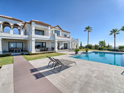 Villa for sale in Los Flamingos Golf, Benahavis