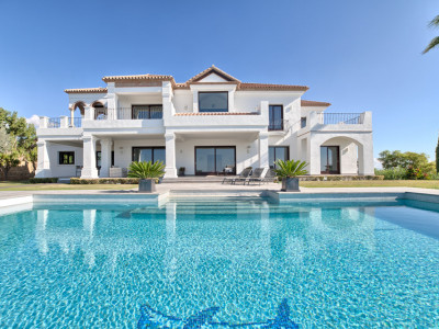 Villa for sale in Los Flamingos Golf, Benahavis