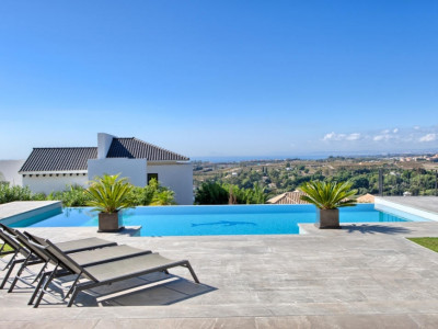 Villa for sale in Los Flamingos Golf, Benahavis