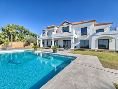 Villa for sale in Los Flamingos Golf, Benahavis