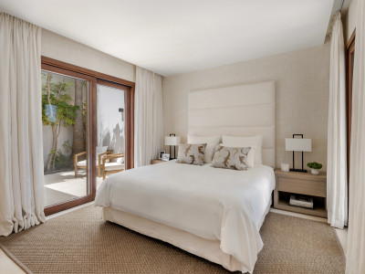 Villa zum Verkauf in Las Brisas, Nueva Andalucia