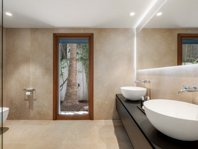 Villa zum Verkauf in Las Brisas, Nueva Andalucia