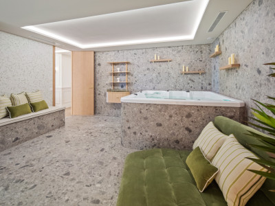 Zweistöckiges Penthouse zum Verkauf in Las Alamandas, Nueva Andalucia