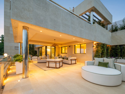 Zweistöckiges Penthouse zum Verkauf in Las Alamandas, Nueva Andalucia
