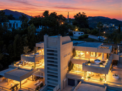 Zweistöckiges Penthouse zum Verkauf in Las Alamandas, Nueva Andalucia