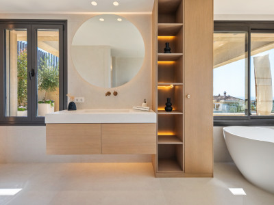 Zweistöckiges Penthouse zum Verkauf in Las Alamandas, Nueva Andalucia