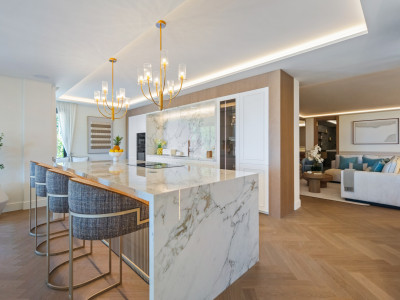 Zweistöckiges Penthouse zum Verkauf in Las Alamandas, Nueva Andalucia
