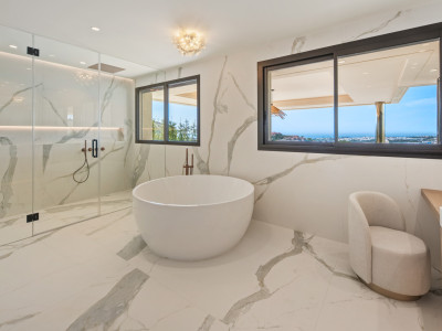 Zweistöckiges Penthouse zum Verkauf in Las Alamandas, Nueva Andalucia