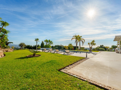 Villa for sale in Benahavis