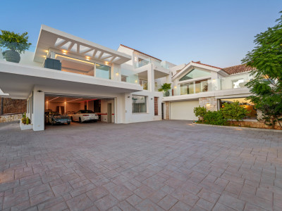 Villa for sale in Benahavis