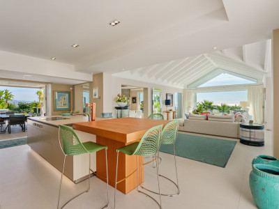 Villa for sale in Benahavis