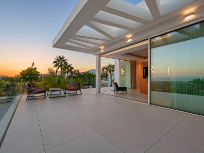 Villa for sale in Benahavis