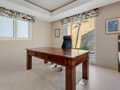 Villa for sale in Benahavis