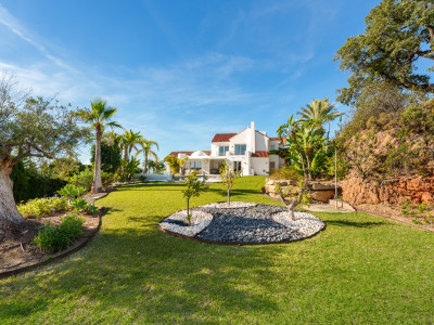 Villa for sale in Benahavis