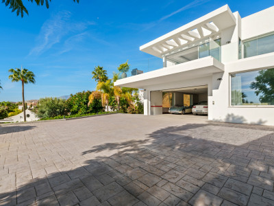 Villa for sale in Benahavis