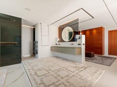 Villa for sale in Benahavis