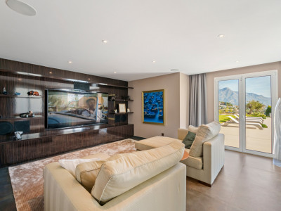 Villa for sale in Benahavis