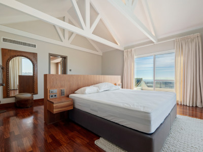 Villa for sale in Benahavis