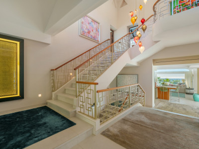 Villa for sale in Benahavis