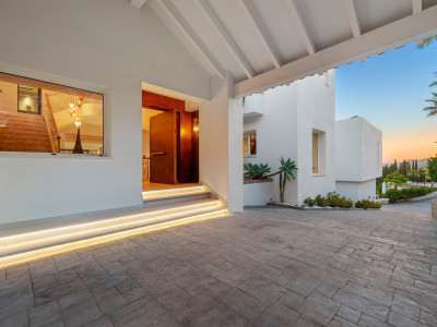 Villa for sale in Benahavis