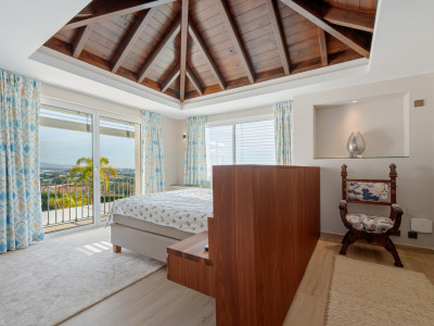 Villa for sale in Benahavis