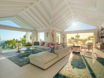 Villa for sale in Benahavis