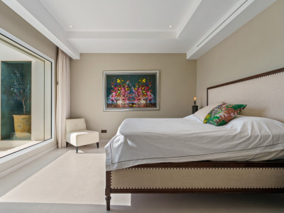 Villa for sale in Benahavis