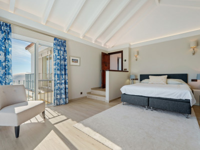 Villa for sale in Benahavis