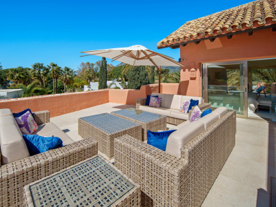 Zweistöckiges Penthouse zum Verkauf in Marbella Ost
