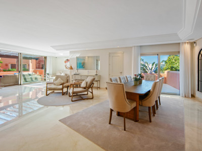 Zweistöckiges Penthouse zum Verkauf in Marbella Ost