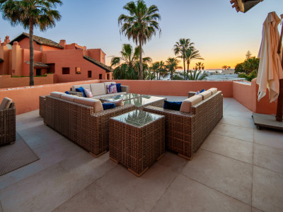 Zweistöckiges Penthouse zum Verkauf in Marbella Ost
