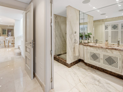 Zweistöckiges Penthouse zum Verkauf in Marbella Ost