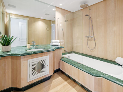 Zweistöckiges Penthouse zum Verkauf in Marbella Ost