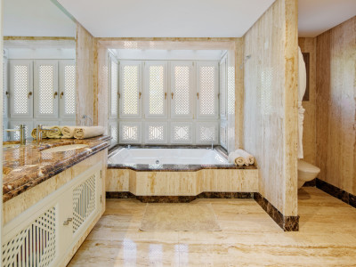 Zweistöckiges Penthouse zum Verkauf in Marbella Ost