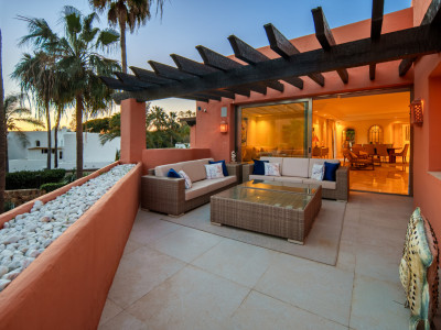 Zweistöckiges Penthouse zum Verkauf in Marbella Ost