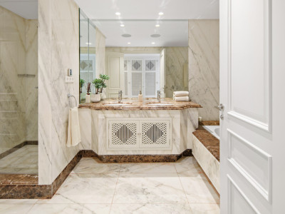 Zweistöckiges Penthouse zum Verkauf in Marbella Ost