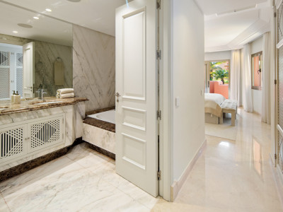 Zweistöckiges Penthouse zum Verkauf in Marbella Ost