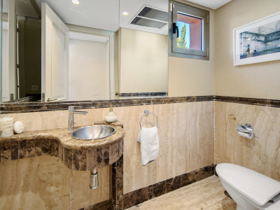 Zweistöckiges Penthouse zum Verkauf in Marbella Ost