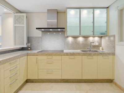 Zweistöckiges Penthouse zum Verkauf in Marbella Ost