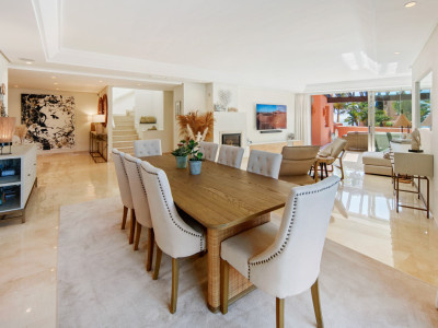 Zweistöckiges Penthouse zum Verkauf in Marbella Ost