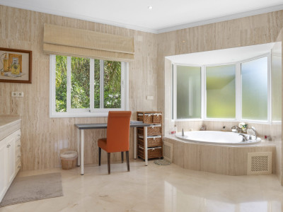 Villa à vendre à El Paraiso, Estepona